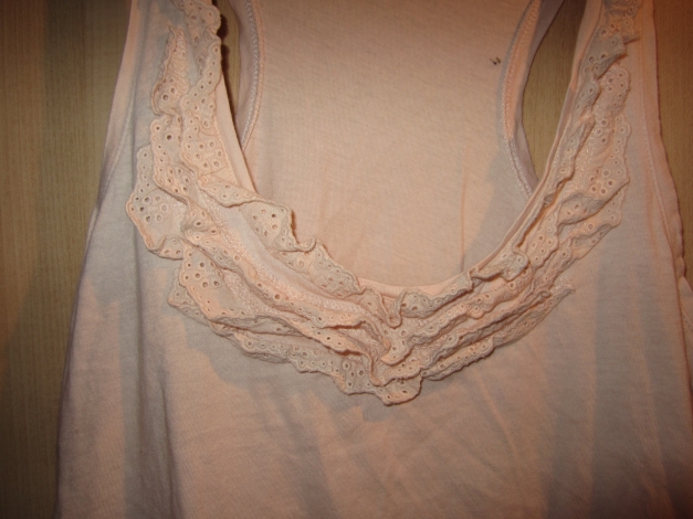 NUDEFARBENDES TOP MIT RÜSCHEN