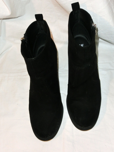 hohe schwarze Schuhe