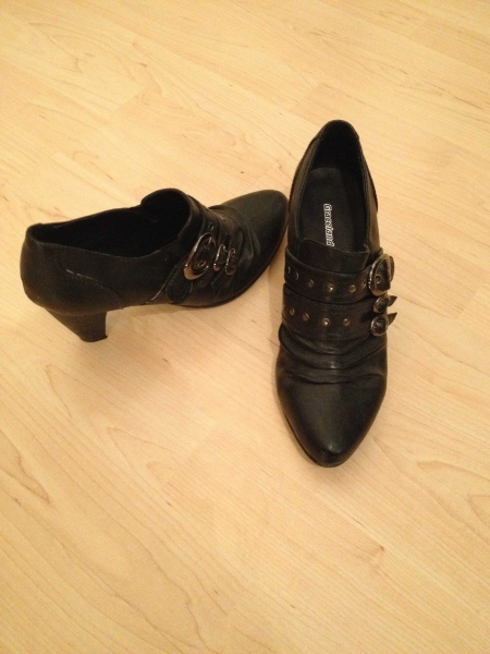 Schwarze Absatzschuhe, Größe 37