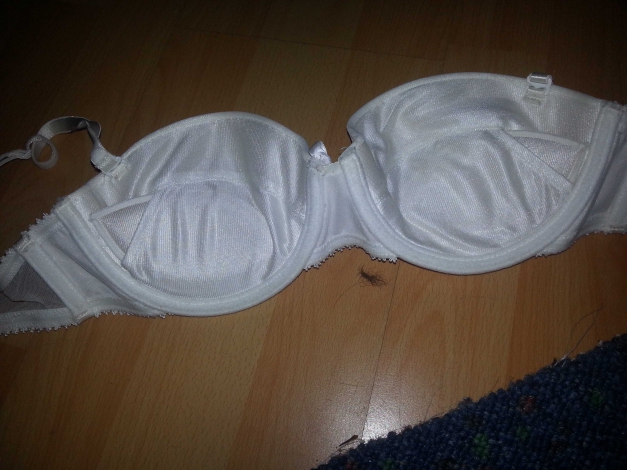 Weißer Balconett BH 75A