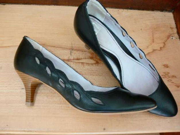 Pumps (38) - Görtz - dunkelblau, fast schwarz - schönes Muster!