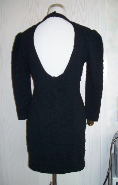 VINTAGE// Schwarzes 80er-Kleid mit Ballonärmeln und großem Rückenausschnitt (Kostüm/ Schneidern)