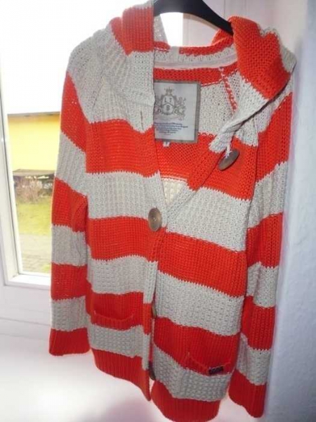 orange/weiß gestreifte, warme Strickjacke