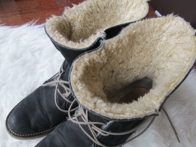 Schwarze Winterboots mit Fell