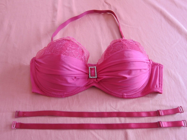 Roter BH von Censored (New Yorker)