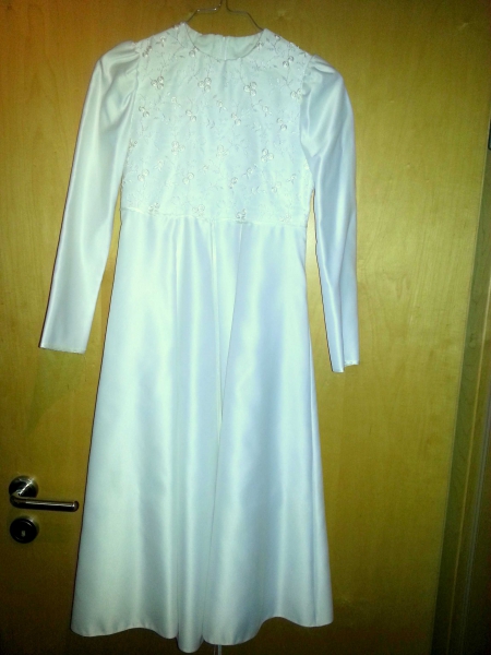 Kommunionkleid mit Blümchenmuster