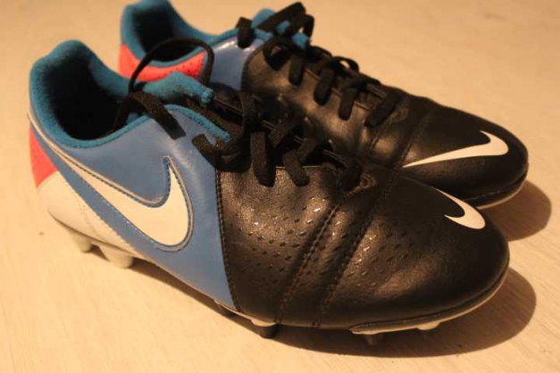 Nike Fußballschuhe Größe 38