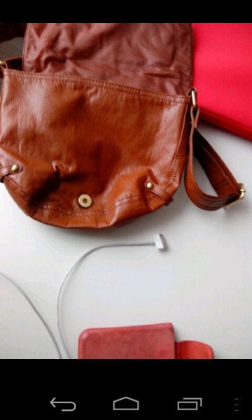 kleine braune Umhängetasche