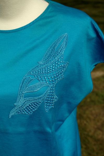 T-Shirt türkis mit aufgenähter Spitze