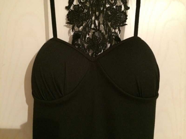schwarzes Kleid rückenfrei Spitze