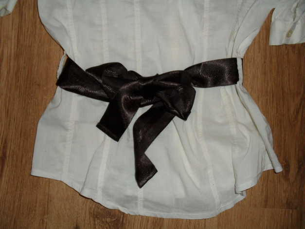 Wunderschoene Bluse in Creme