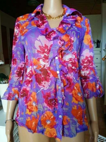 Süsse leichte Bluse mit Volants aus Crickle Stoff / Authentick Clothing COMPANY 