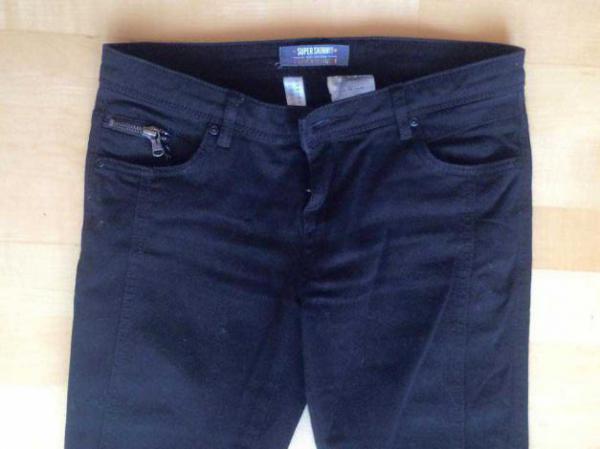 CLOCKHOUSE // Schwarze Röhre