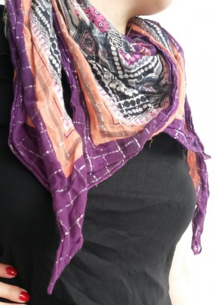 Tuch mit schönem Muster und Glitzer