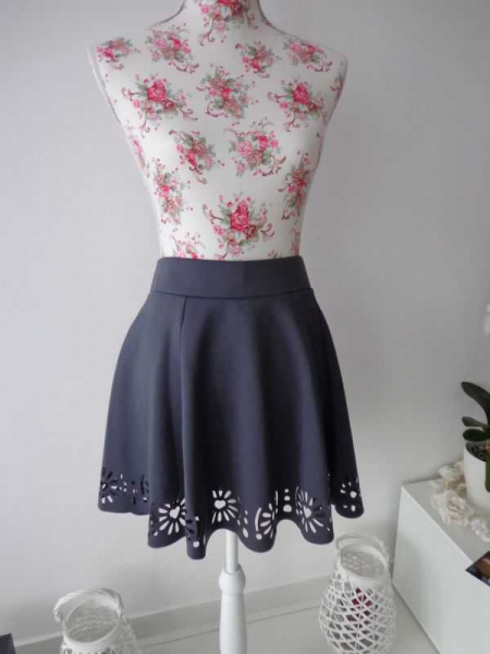 Grauer H&M Rock mit Lasercut