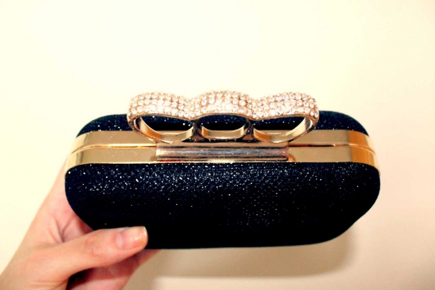 Schicke Clutch mit Ringen