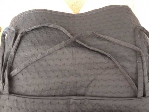 schwarzes kurzes Kleid mit Struktur, Made in UK, Größe 34 / 36