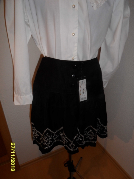 süßer Minirock in schwarz mit silberfarbener Stickerei, Größe XS, NEU, Fishbone, Sommerrock