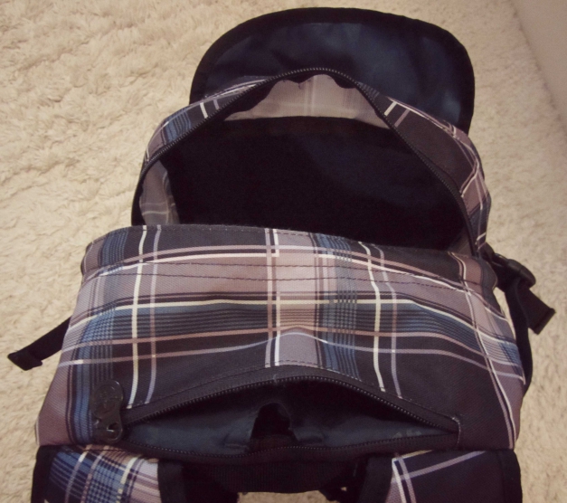 neuwertiger blau-weiß-grau gestreifter Rucksack von Chiemsee