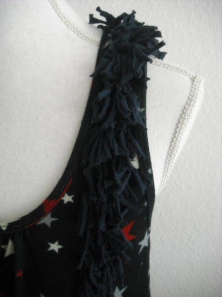 Aussergewöhnliches Stars / Sternchen-Kleid, Spitze, Stickerei, Jersey, Verzierungen