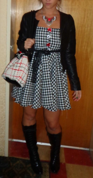 Bouclé Hahnentritt Winterkleid Blumen Gr. S  *Unikat*