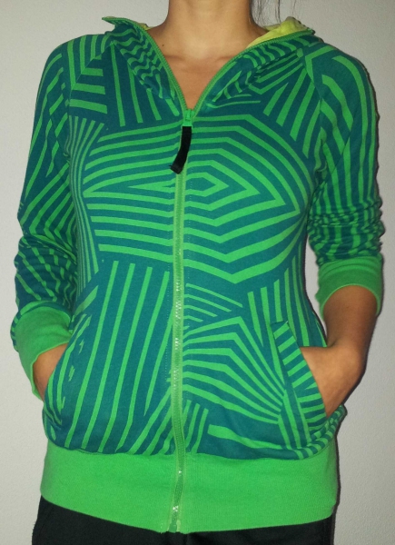 Grüngemusterte Sweatshirtjacke Bench neu