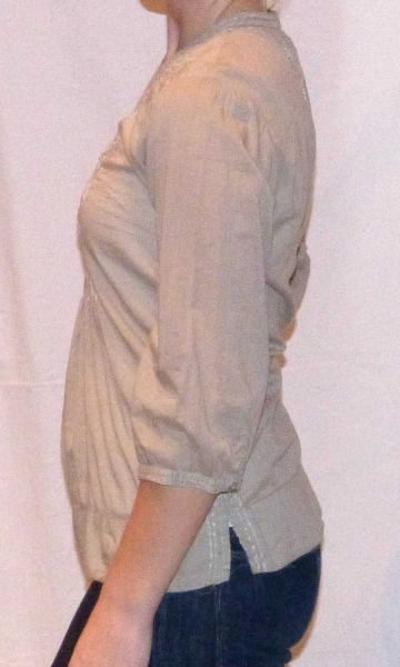 beige Bluse mit Blumenmuster