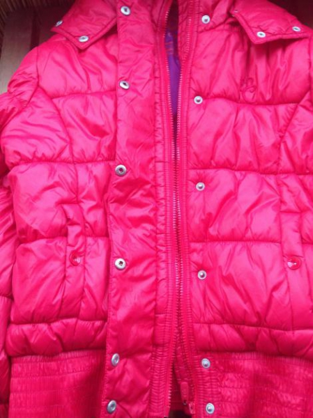 Rote warme Daunenjacke für den Winter von Edc by Esprit