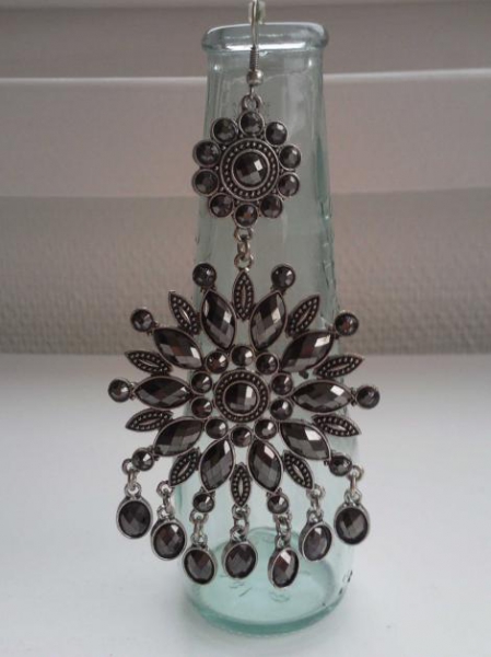 Lange schwarze Ohrringe