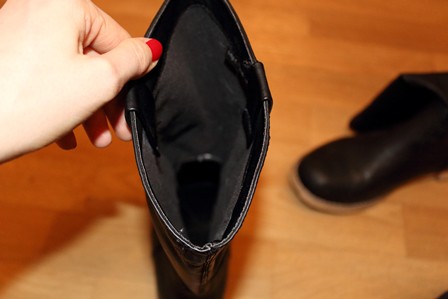 selten getragene schwarze Übergangsstiefel