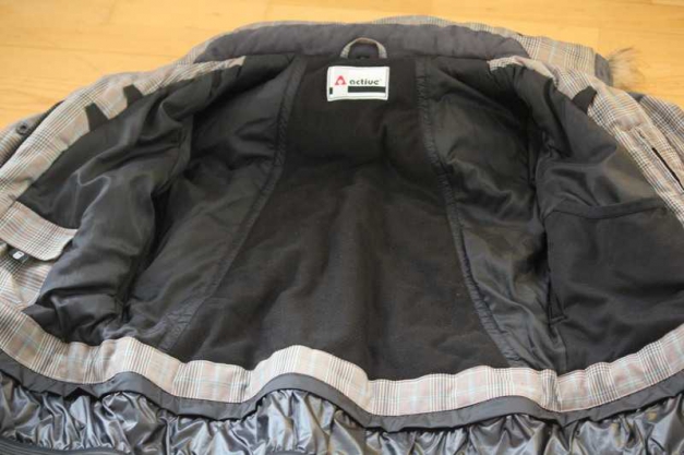 Ski-/ Snowboardjacke mit Fellkapuze