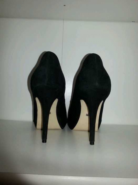 Schwarze Peeptoes von Buffalo