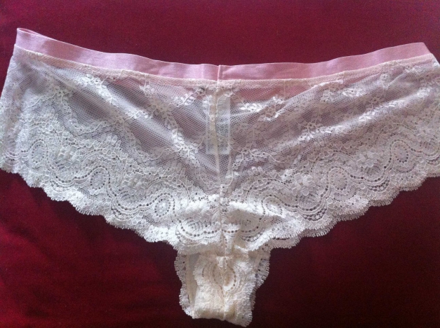 Neu, Elle Macpherson