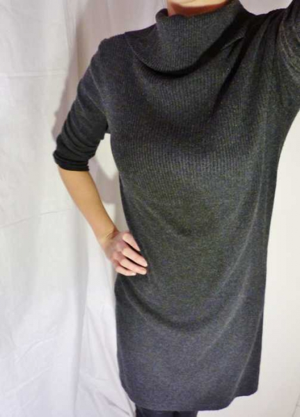 elegantes dunkelgraues Wollkleid