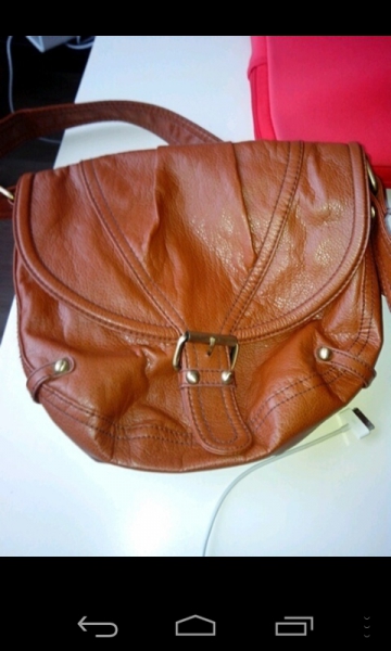 kleine braune Umhängetasche