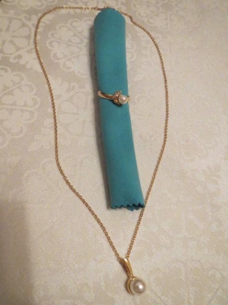 Kette mit Anhänger und Ring, neu