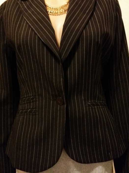 Sehr schöne und elegante  Blazer in leicht gestreiften Muster / Outfit