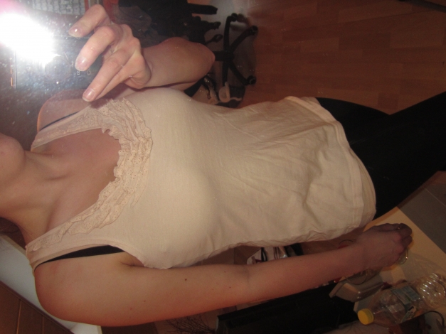 NUDEFARBENDES TOP MIT RÜSCHEN