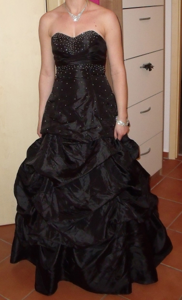 langes schwarzes Ballkleid, Abiball
