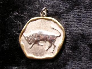 Kettenanhänger Stier