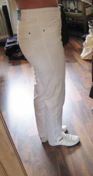 Weiße Jeans neu