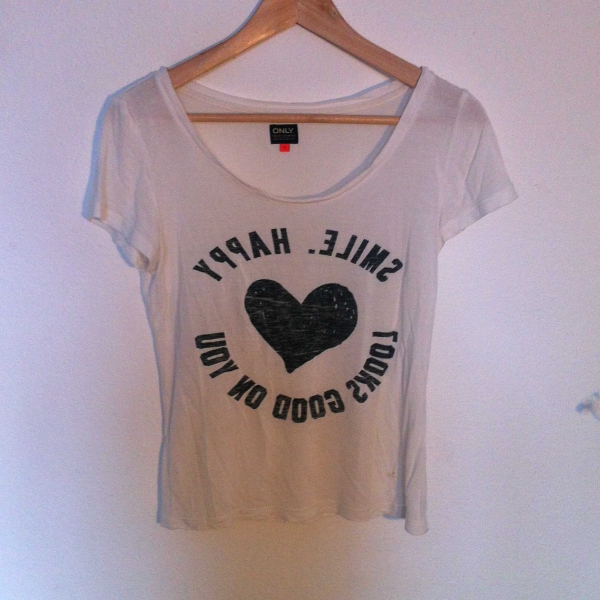 T-Shirt Aufschrift Aufdruck Herz / ONLY 