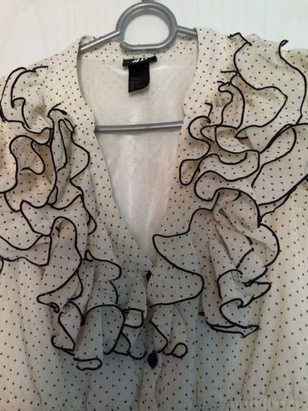 cremefarbende Rüschenbluse H&M
