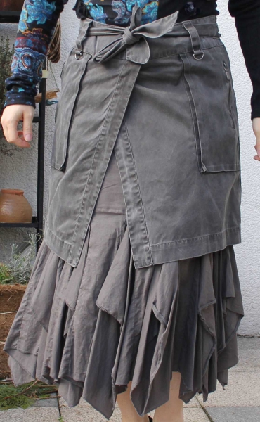 Ausgefallener zweilagiger Jeansrock/Zipfelrock