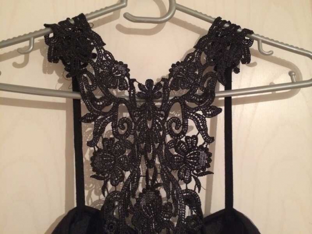 schwarzes Kleid rückenfrei Spitze