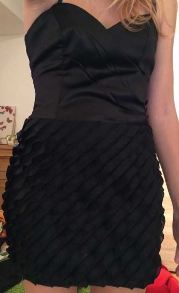 schwarzes süßes Minikleid orsay