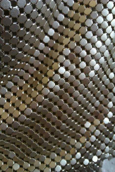 goldene Tasche aus Metallplättchen