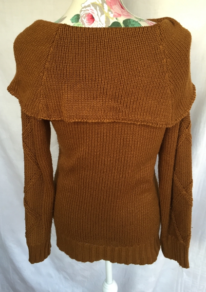 Strickpullover mit Flechtmuster