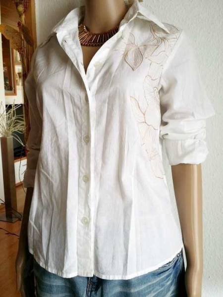 Süsse Bluse/Hemd mit gestickte Muster / Authentick Clothing COMPANY