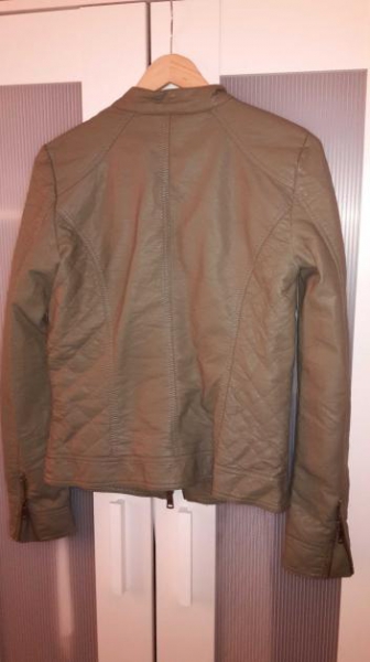 Schöne lindgrüne Kunstlederjacke